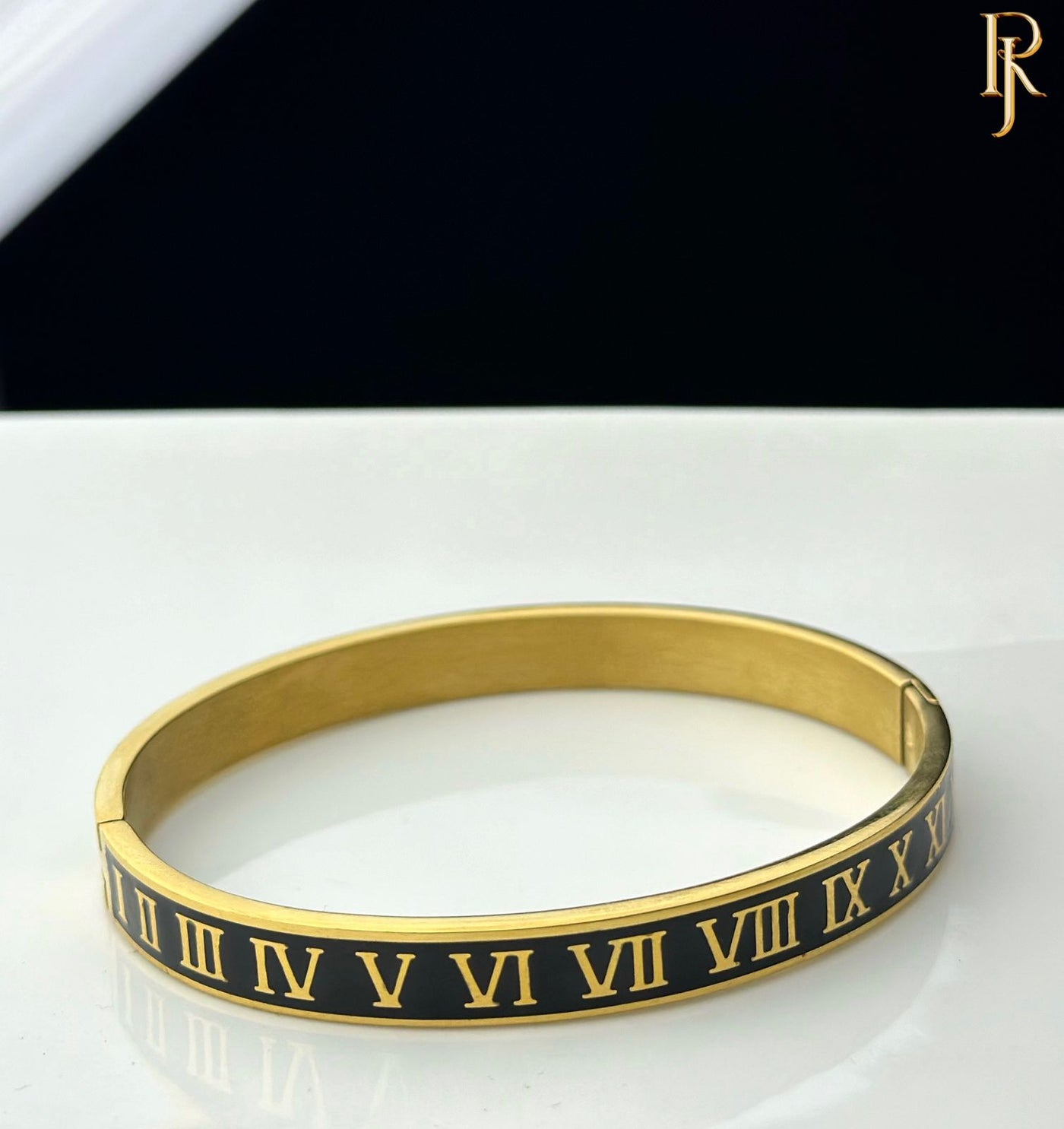 Medusa bangle
