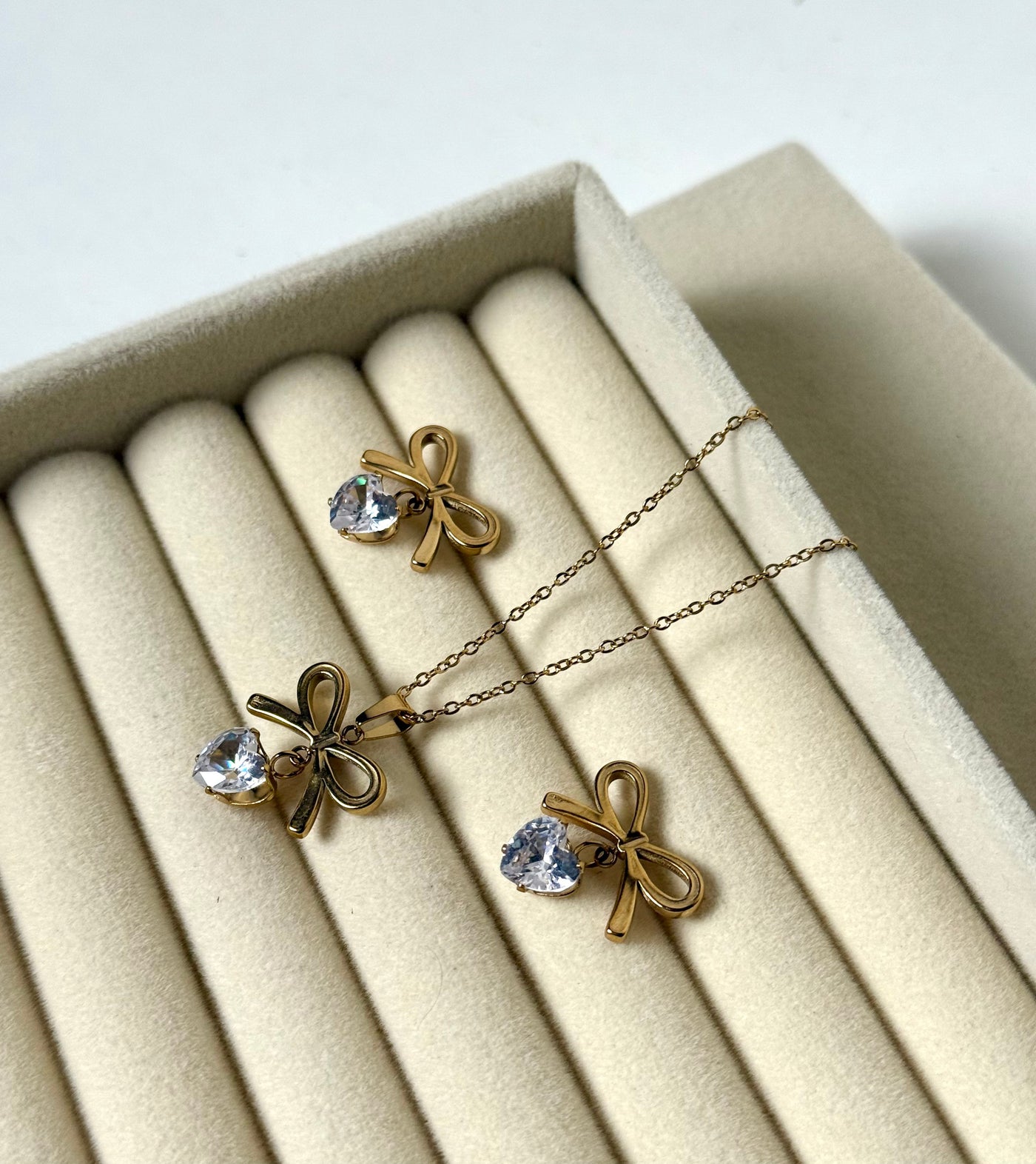Diamond Bows